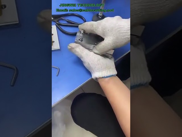 Desktop Semi Automatic Injection Molding Machine Tiny Plastic Injection Machine For Headphone Power