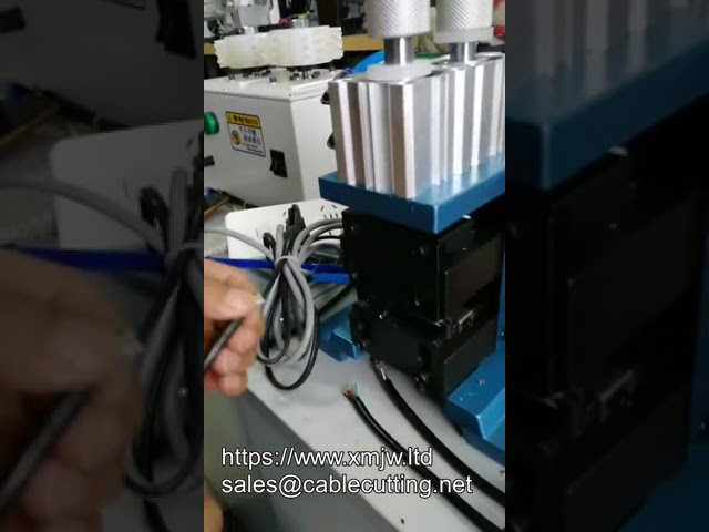 Półautomatyczna Pionowa Maszyna do Cięcia i Zdejmowania Izolacji z Kabli Miedzianych Pneumatyczna
