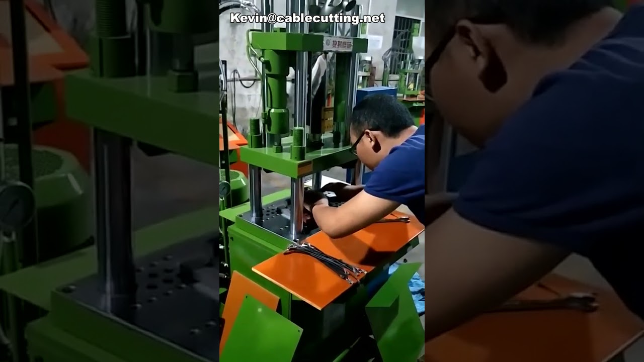 Mikro wtryskarka do tworzyw sztucznych do produkcji kabli USB | Wtryskarka do plastiku