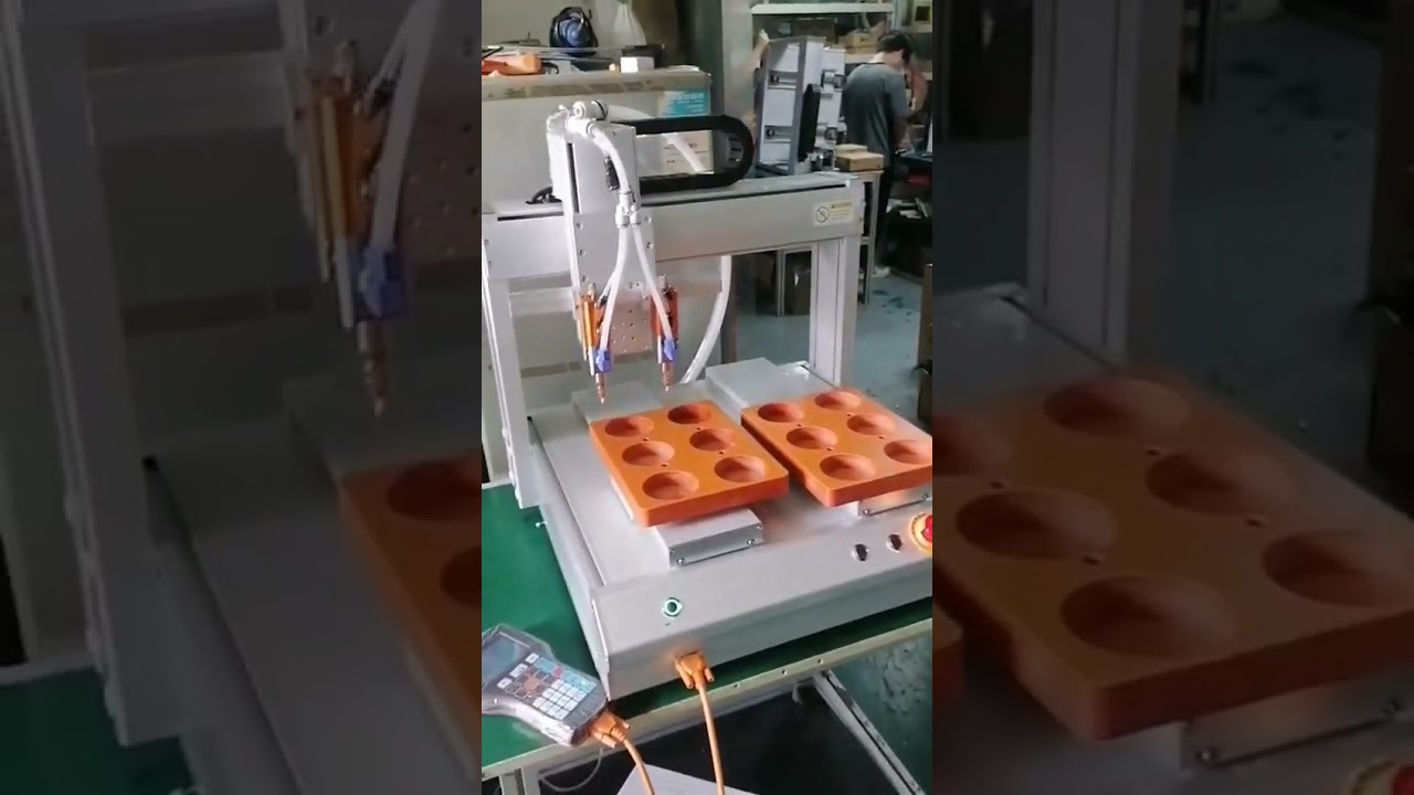 Automatyczny robot do dozowania kleju – specjalistyczny dozownik kleju LED #fabryka #maszyna