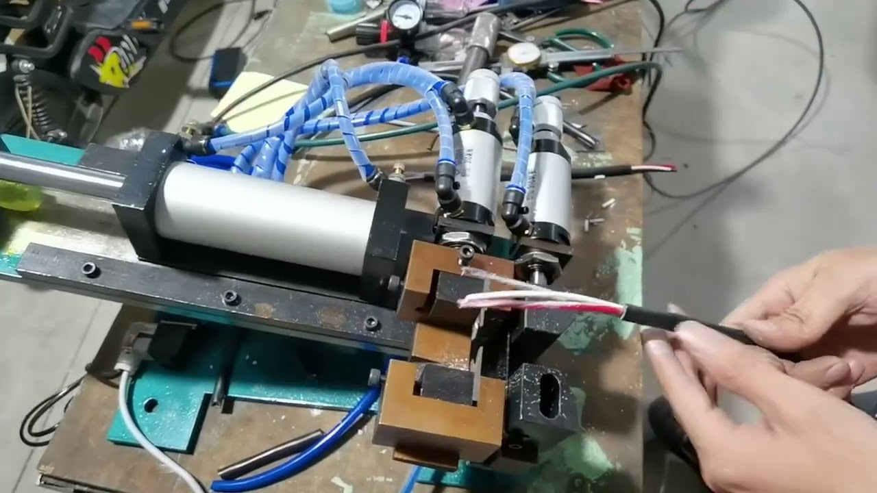 Pneumatyczna i elektryczna maszyna do zdejmowania izolacji – szybka obróbka kabli
