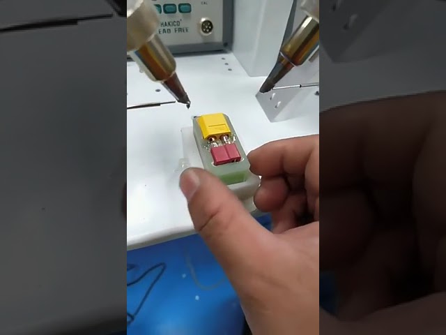 Półautomatyczna Lutownica Podwójna Głowica – Ponad 10 Lat Doświadczenia w Produkcji Kabli USB